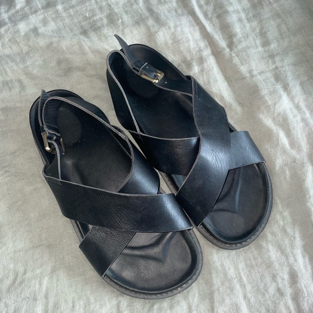 Liberté Leather Capri Sandal - 40 (9)